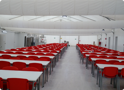 Comedor de Faena con Estructuras Mecano y Carpas Industriales